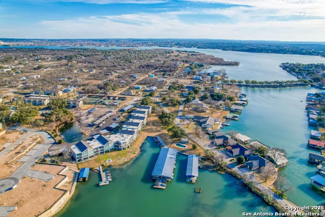 806 Highcrest #19 Granite Shoals, TX 78654