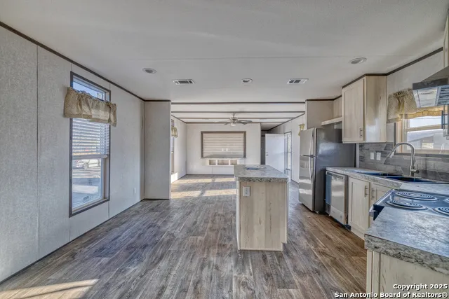 138 Senisa Drive Uvalde, TX 78801