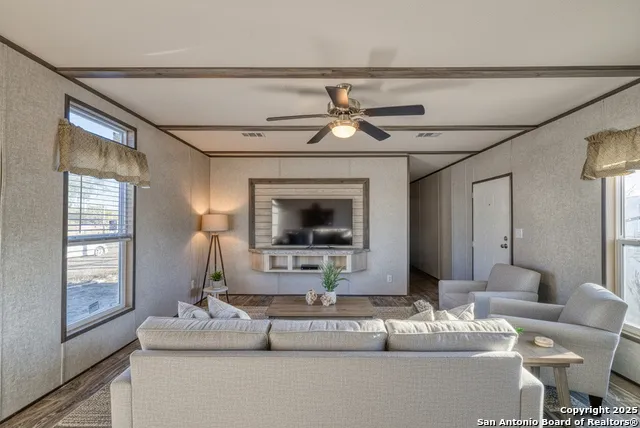 138 Senisa Drive Uvalde, TX 78801