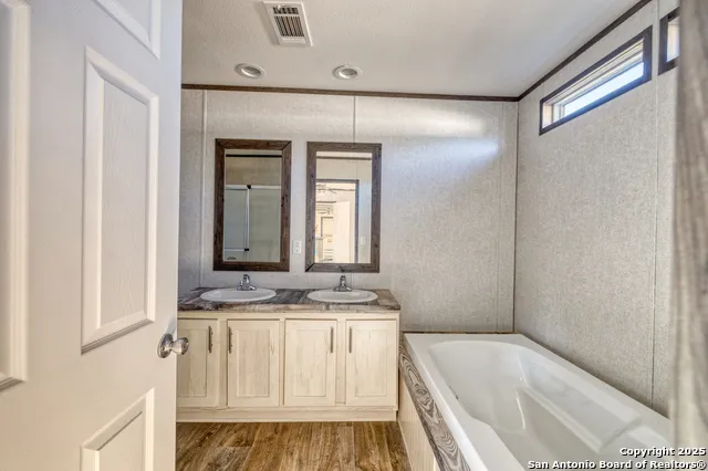 138 Senisa Drive Uvalde, TX 78801