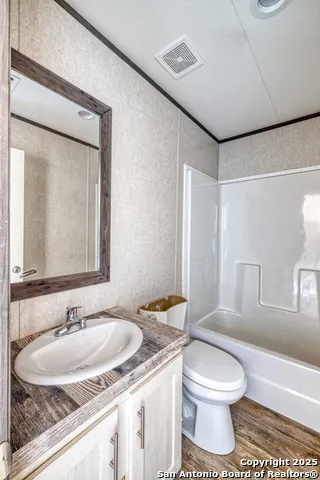 138 Senisa Drive Uvalde, TX 78801
