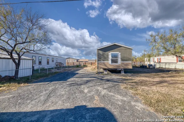 138 Senisa Drive Uvalde, TX 78801