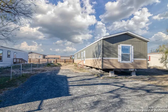 138 Senisa Drive Uvalde, TX 78801