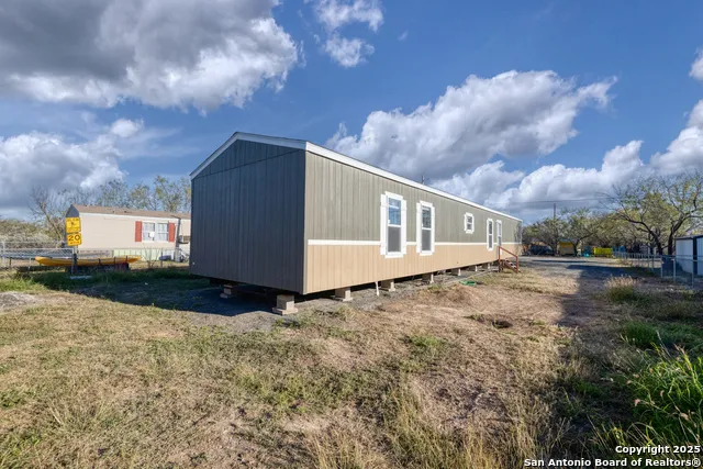 138 Senisa Drive Uvalde, TX 78801