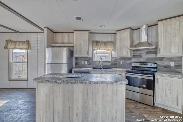 138 Senisa Drive Uvalde, TX 78801