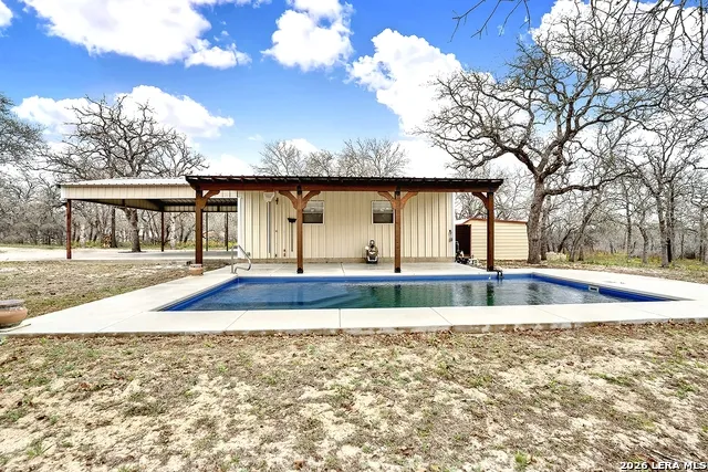 1026 Wild Flower Floresville, TX 78114