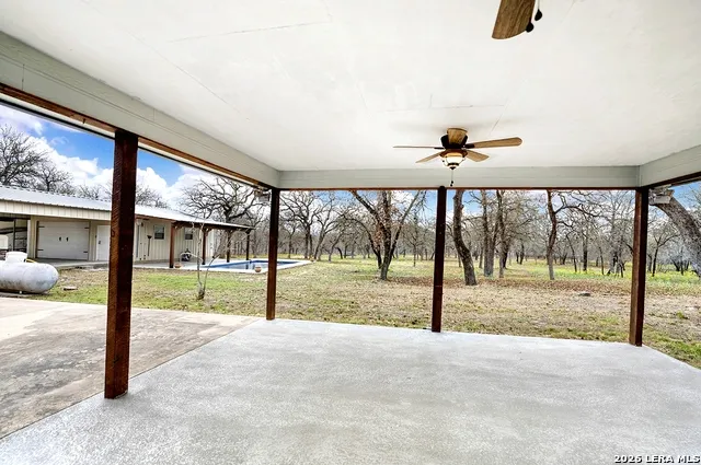 1026 Wild Flower Floresville, TX 78114