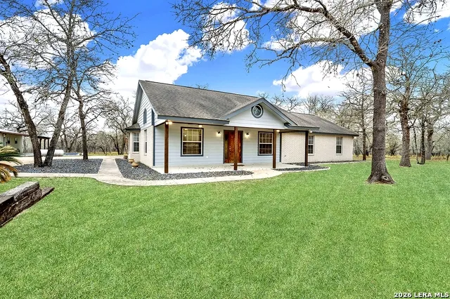 1026 Wild Flower Floresville, TX 78114