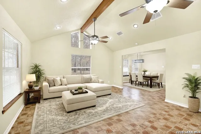 1026 Wild Flower Floresville, TX 78114