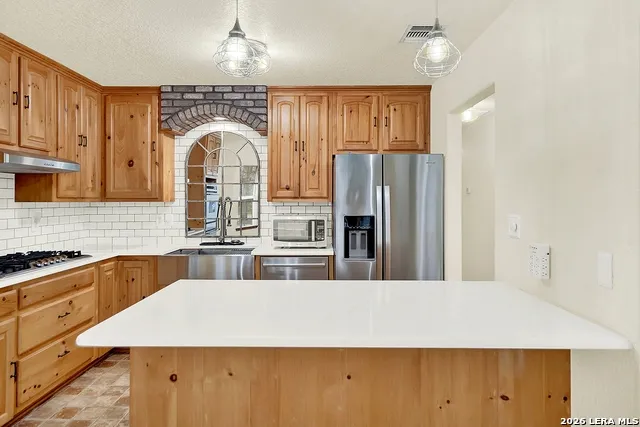 1026 Wild Flower Floresville, TX 78114