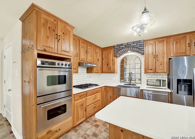 1026 Wild Flower Floresville, TX 78114
