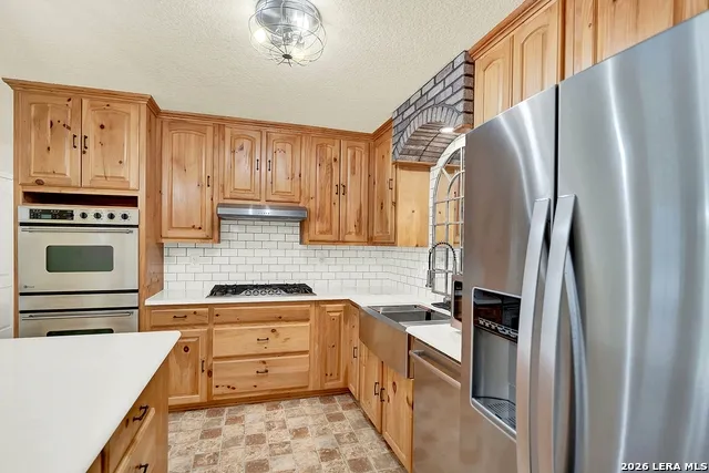 1026 Wild Flower Floresville, TX 78114