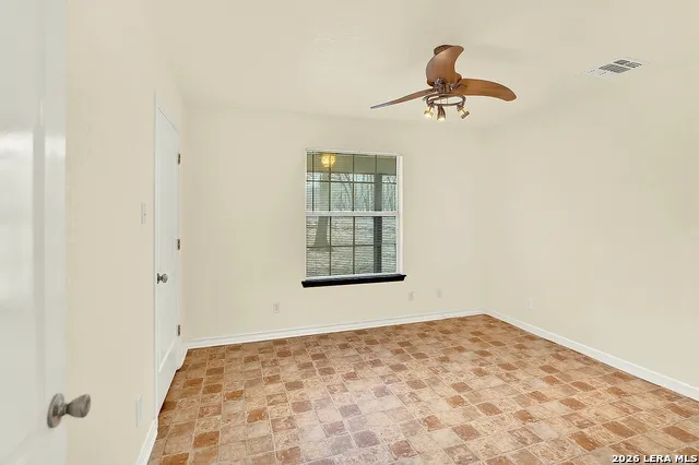 1026 Wild Flower Floresville, TX 78114