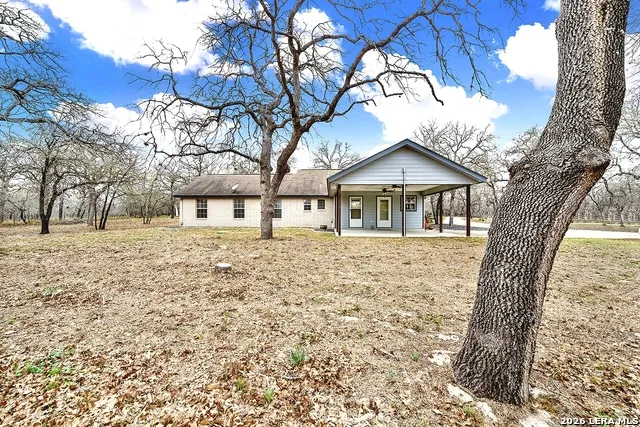 1026 Wild Flower Floresville, TX 78114