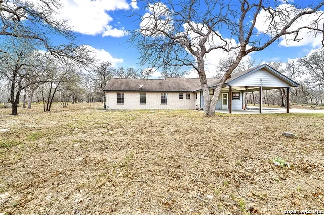 1026 Wild Flower Floresville, TX 78114