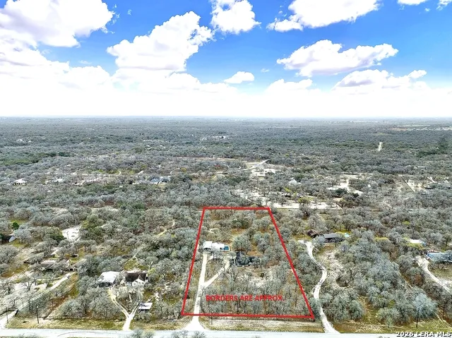 1026 Wild Flower Floresville, TX 78114