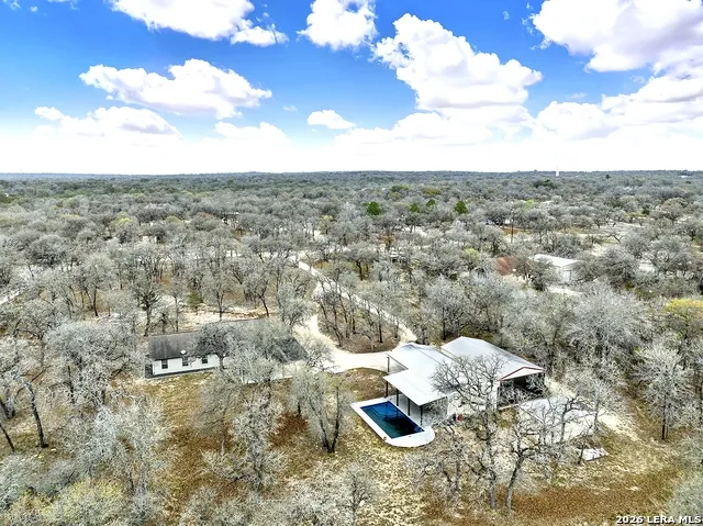 1026 Wild Flower Floresville, TX 78114