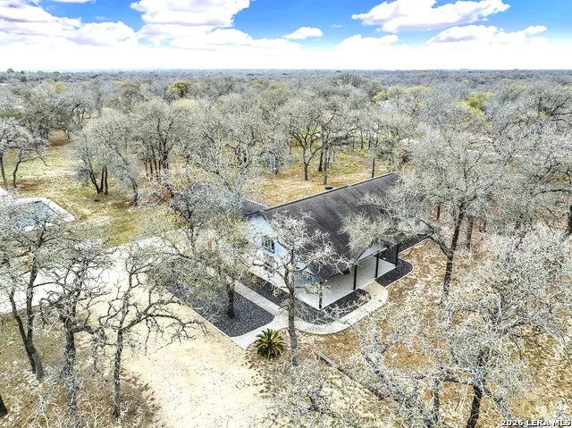 1026 Wild Flower Floresville, TX 78114