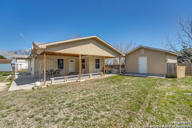 230 Broken Spur Bandera, TX 78003