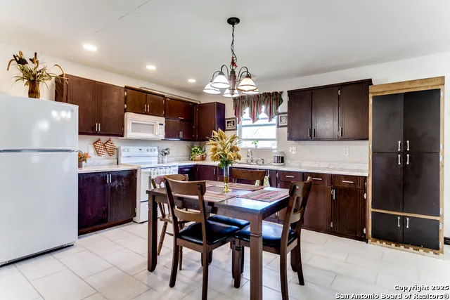 230 Broken Spur Bandera, TX 78003