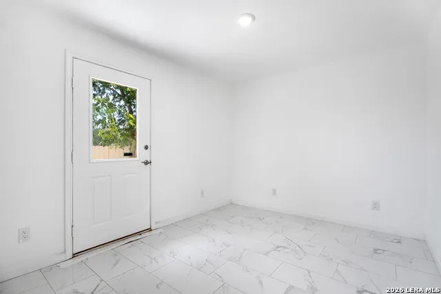8701 County Road 128 Floresville, TX 78114
