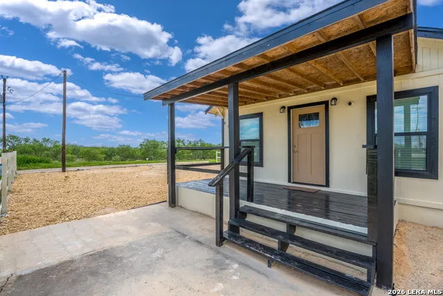 8701 County Road 128 Floresville, TX 78114