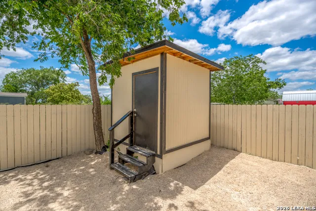 8701 County Road 128 Floresville, TX 78114