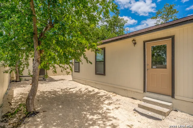 8701 County Road 128 Floresville, TX 78114