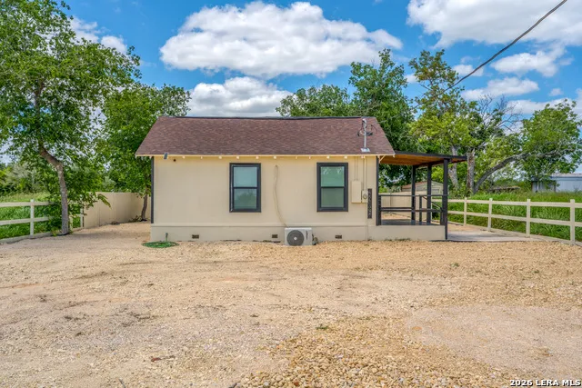 8701 County Road 128 Floresville, TX 78114