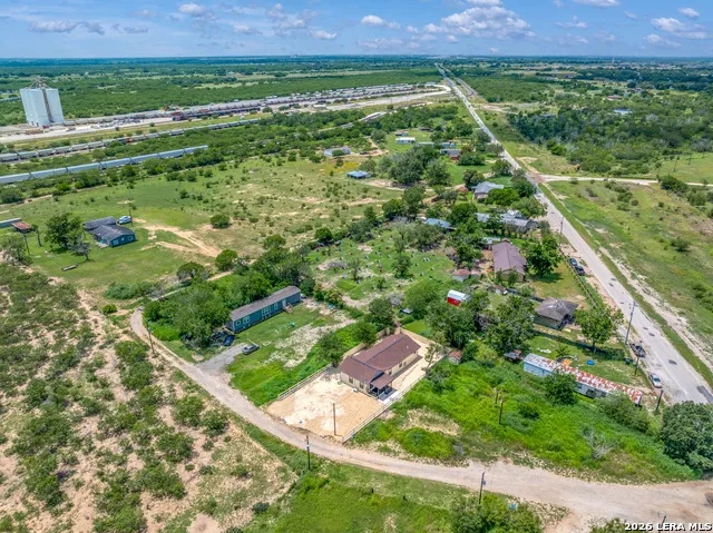 8701 County Road 128 Floresville, TX 78114