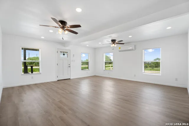 8701 County Road 128 Floresville, TX 78114