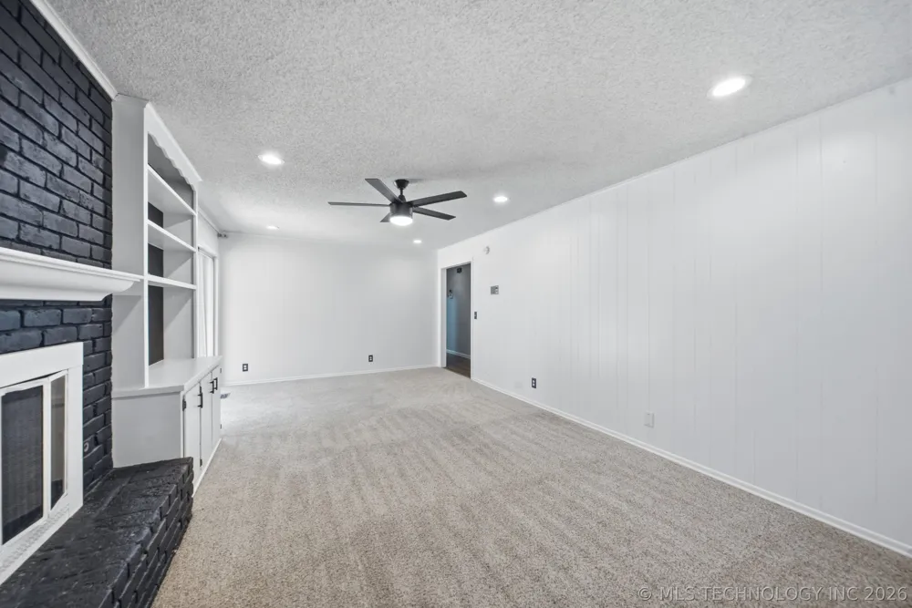 5811 E 61st Place Tulsa, OK 74136
