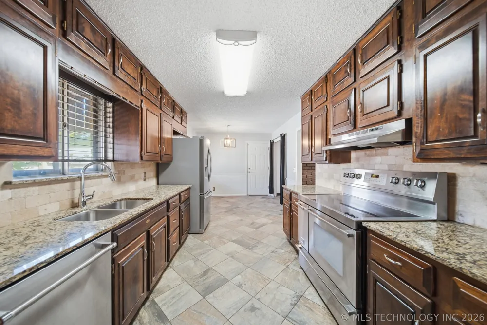5811 E 61st Place Tulsa, OK 74136