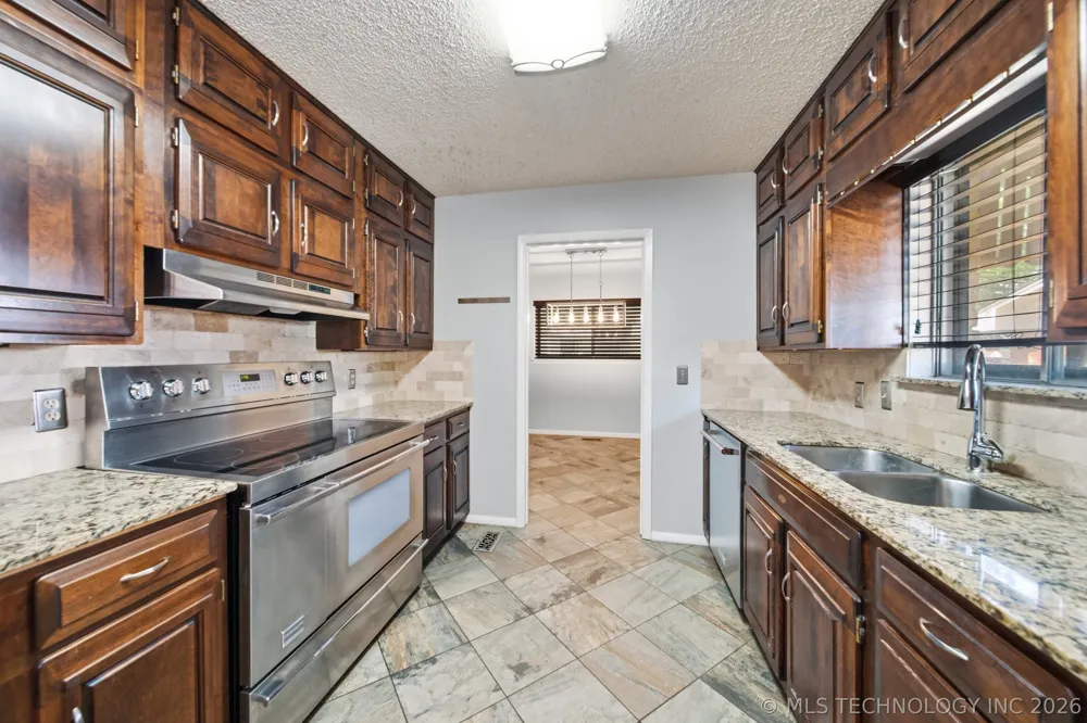 5811 E 61st Place Tulsa, OK 74136