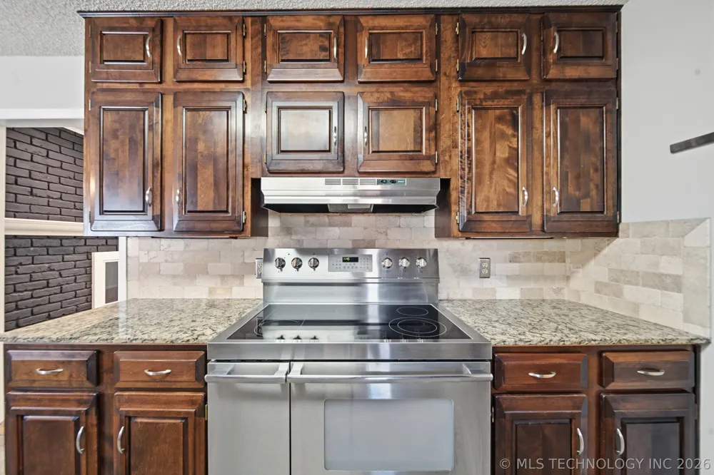 5811 E 61st Place Tulsa, OK 74136