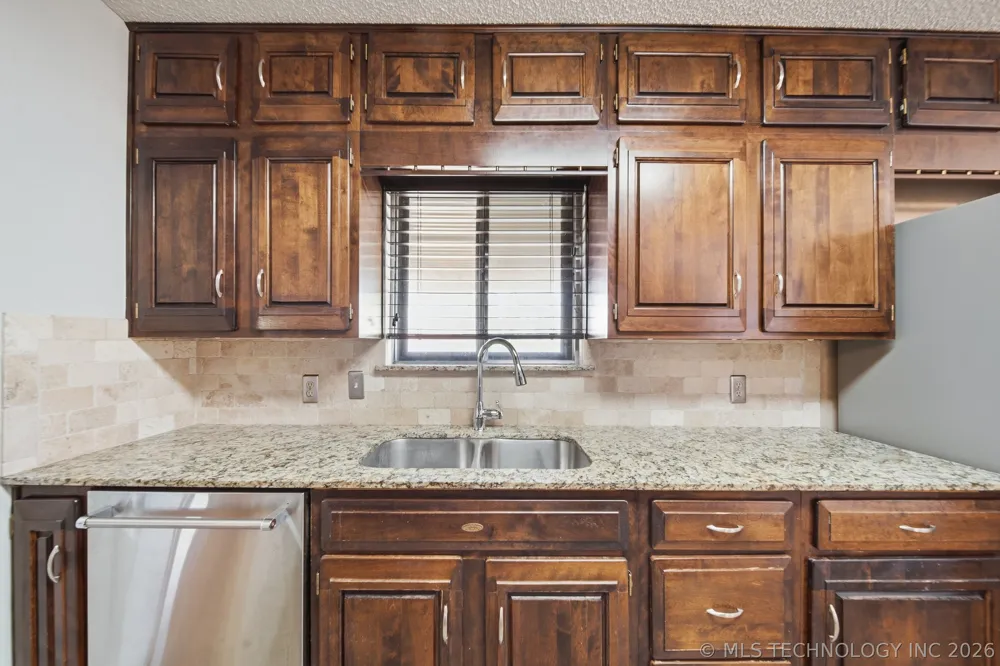 5811 E 61st Place Tulsa, OK 74136