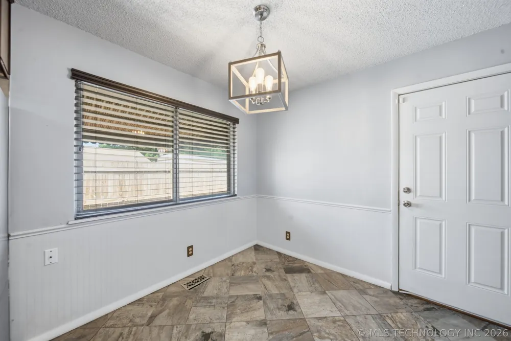 5811 E 61st Place Tulsa, OK 74136