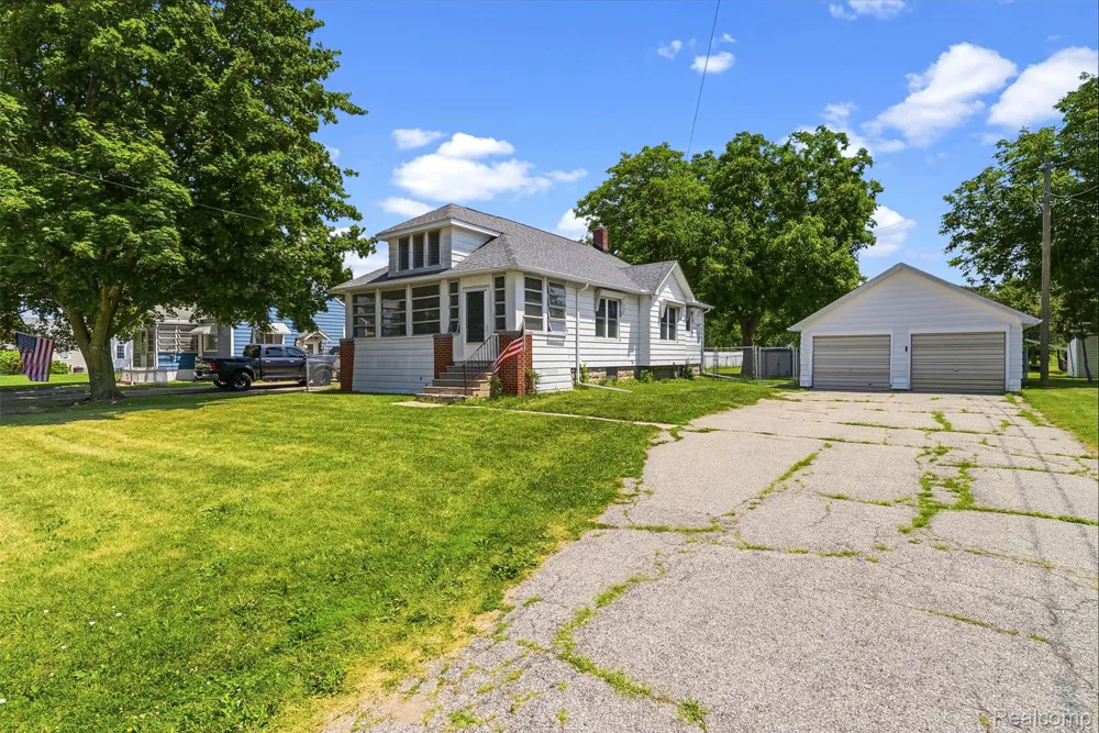 1709 Michigan Avenue Portsmouth Charter Township, MI 48708