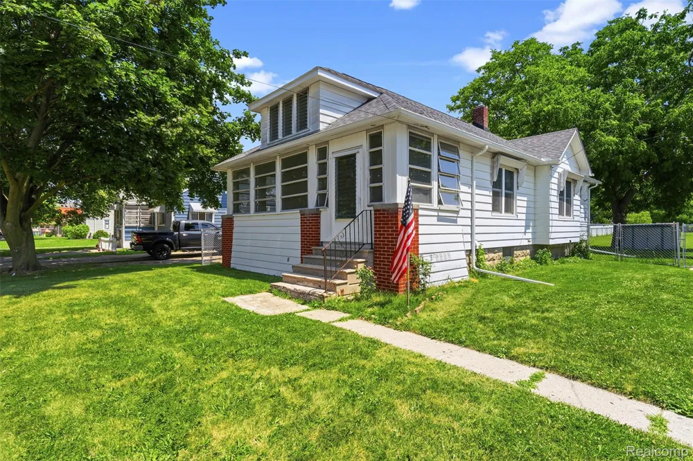 1709 Michigan Avenue Portsmouth Charter Township, MI 48708