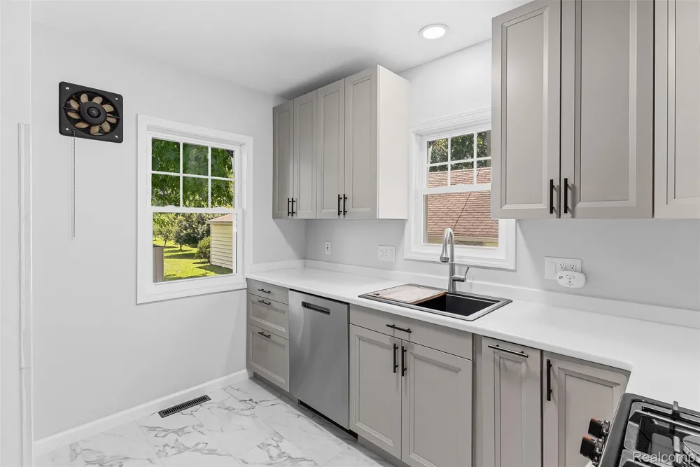 1709 Michigan Avenue Portsmouth Charter Township, MI 48708