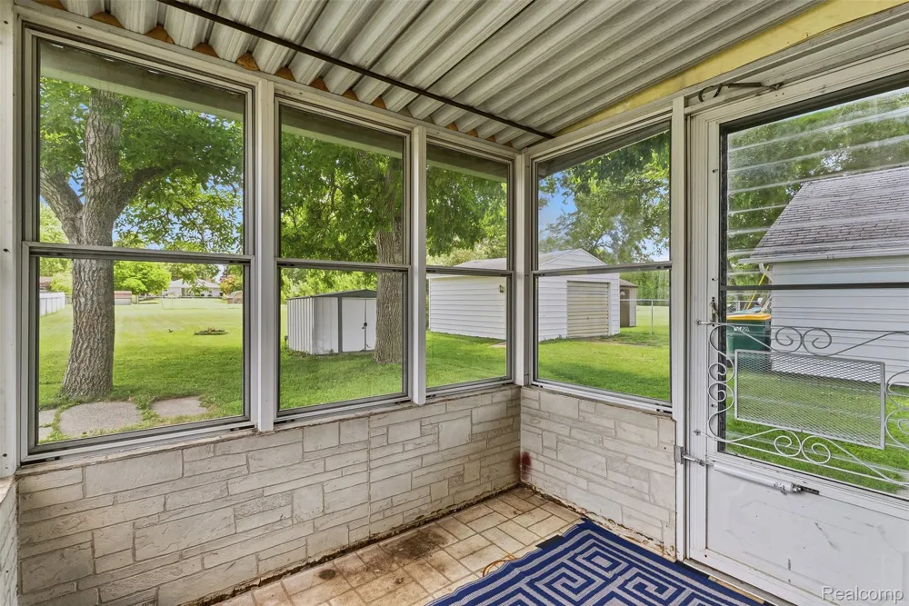 1709 Michigan Avenue Portsmouth Charter Township, MI 48708