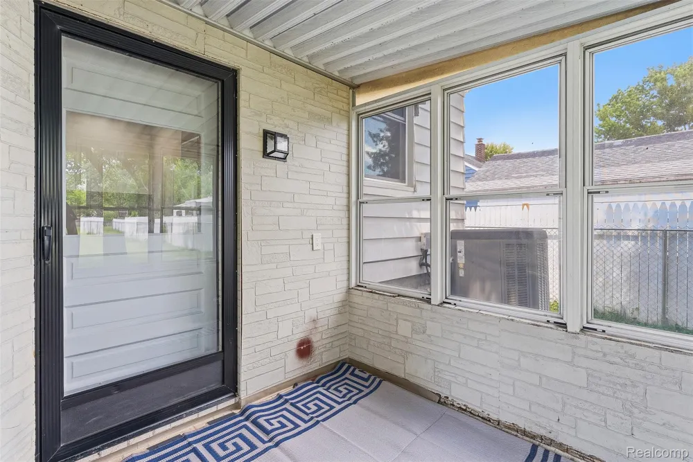 1709 Michigan Avenue Portsmouth Charter Township, MI 48708