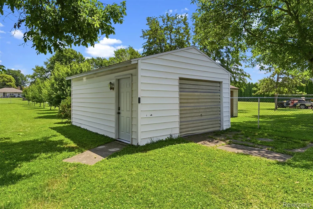 1709 Michigan Avenue Portsmouth Charter Township, MI 48708