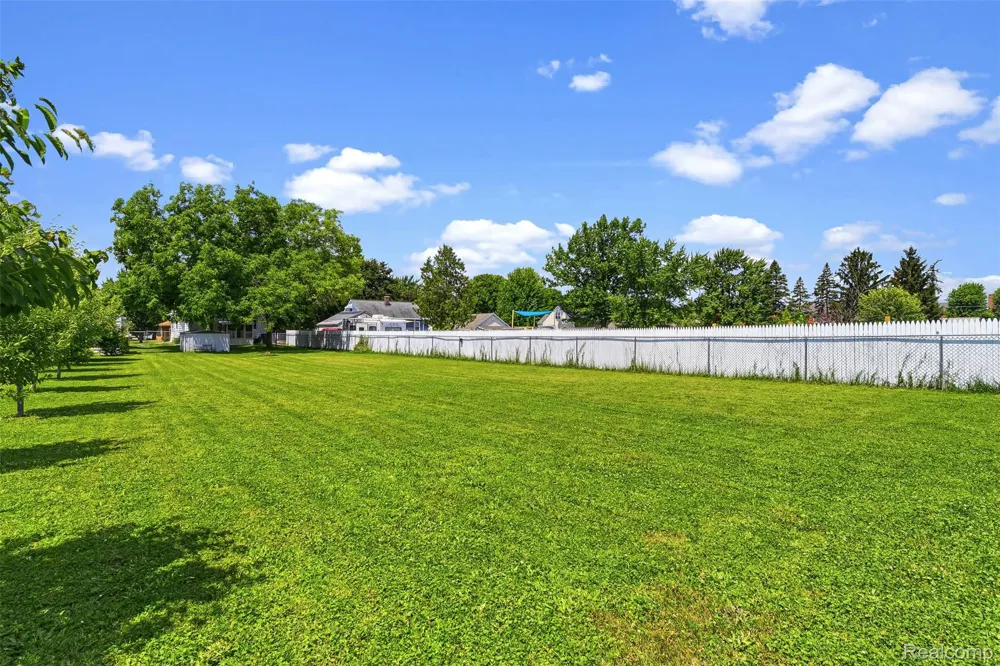 1709 Michigan Avenue Portsmouth Charter Township, MI 48708