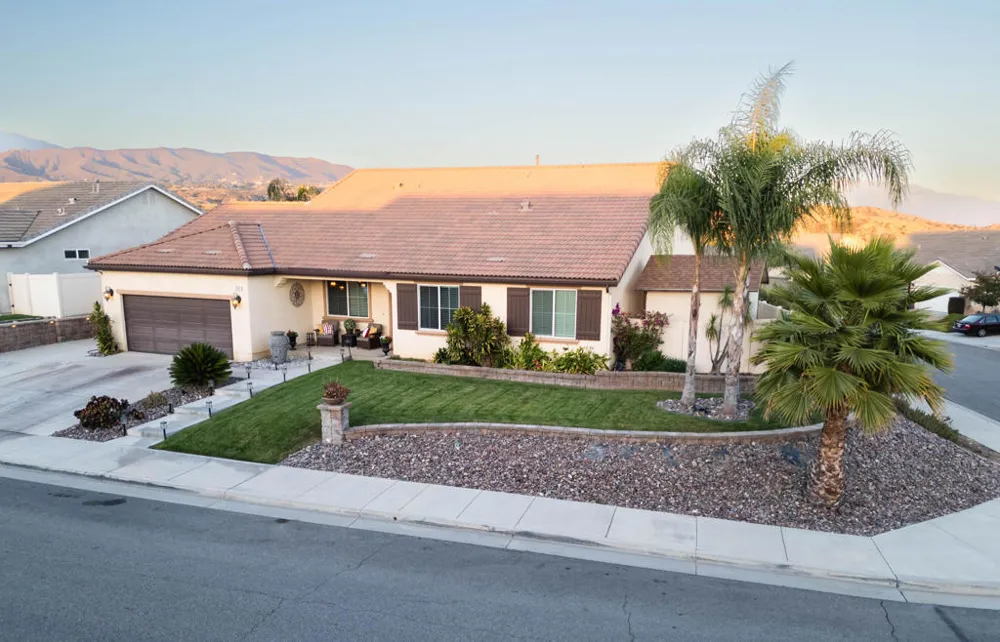 102 Knoll Crest Drive Calimesa, CA 92320