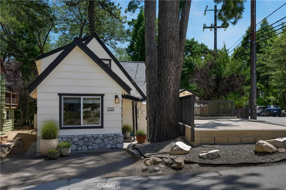 335 Oak Lake Arrowhead, CA 92352