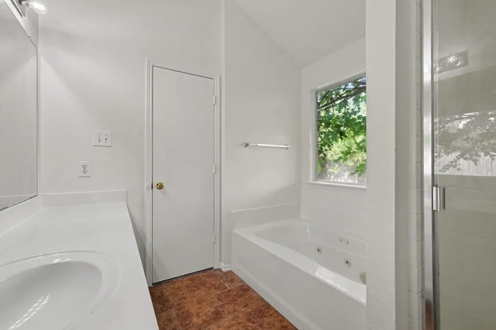 7315 Marsland Lane Arlington, TX 76001