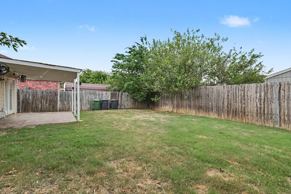 7315 Marsland Lane Arlington, TX 76001