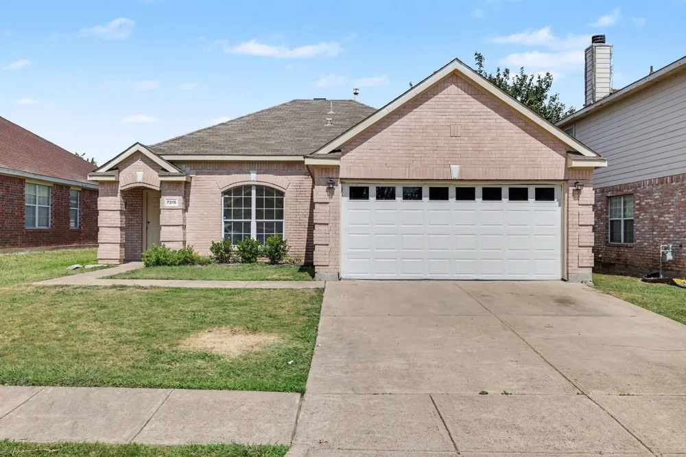 7315 Marsland Lane Arlington, TX 76001