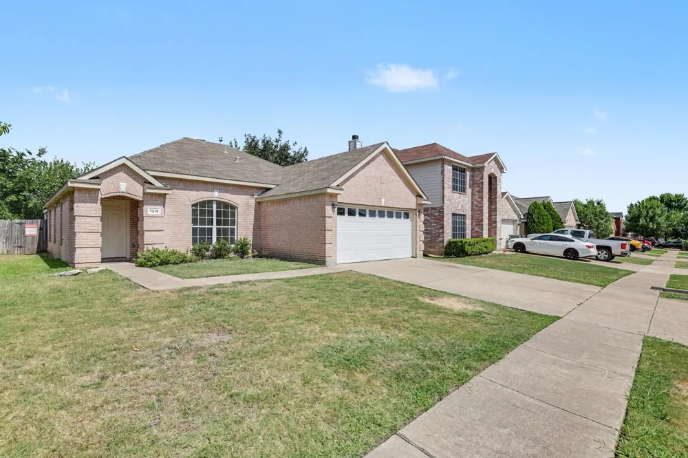 7315 Marsland Lane Arlington, TX 76001